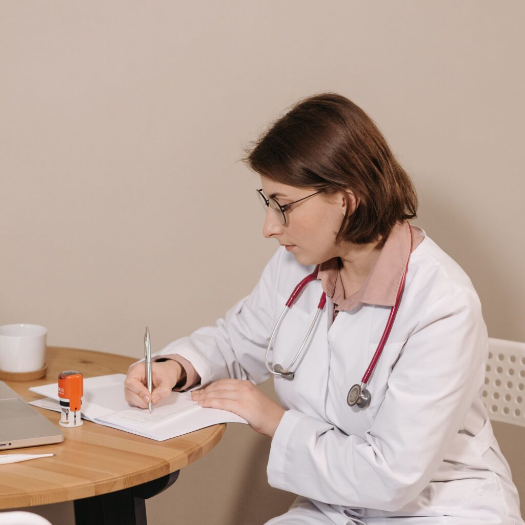 Front Desk Management Services That Keep Your Practice Running Smoothly